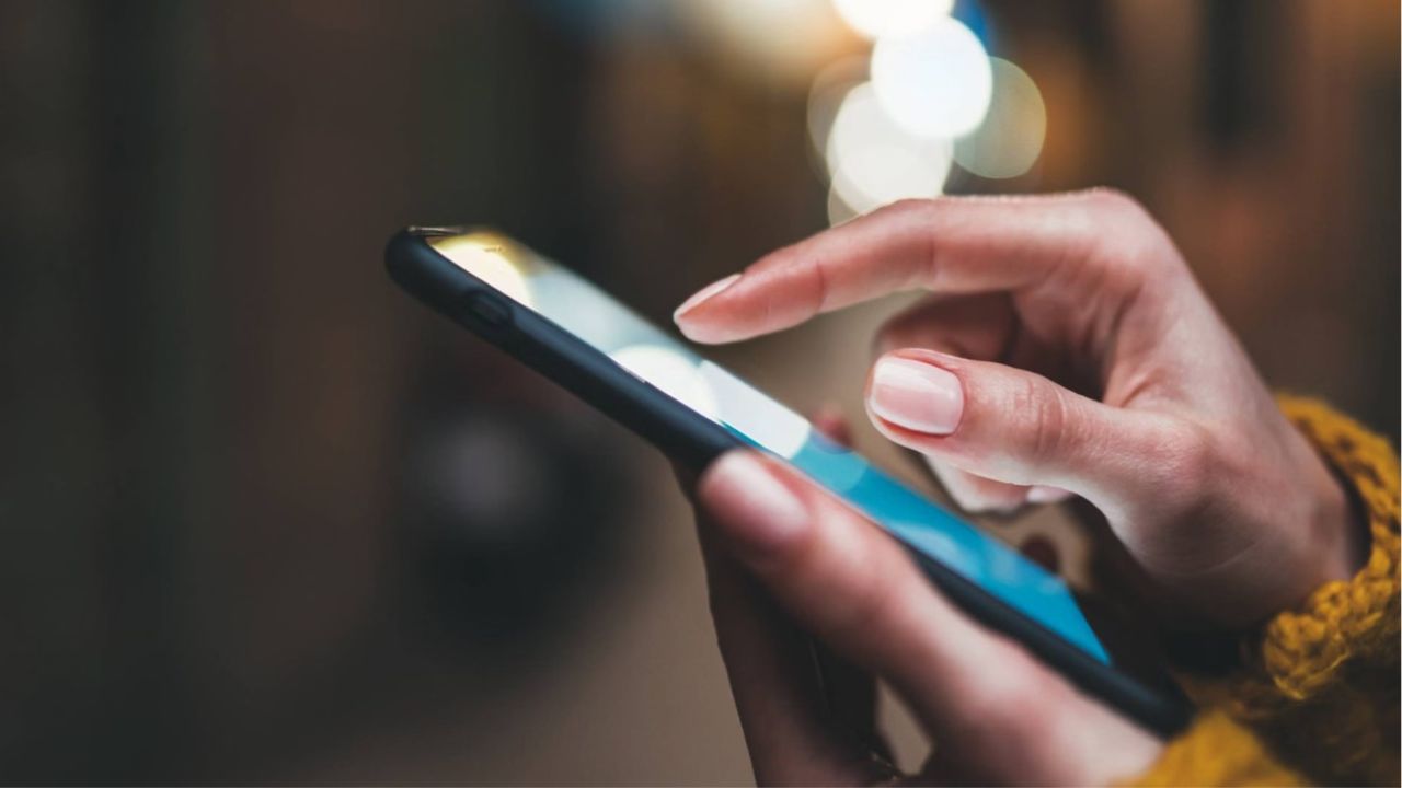 लड़की का फोन छीना गया तो टूट गया प्रेमी, डर के साए में उठाया खौफनाक कदम… मचा कोहराम