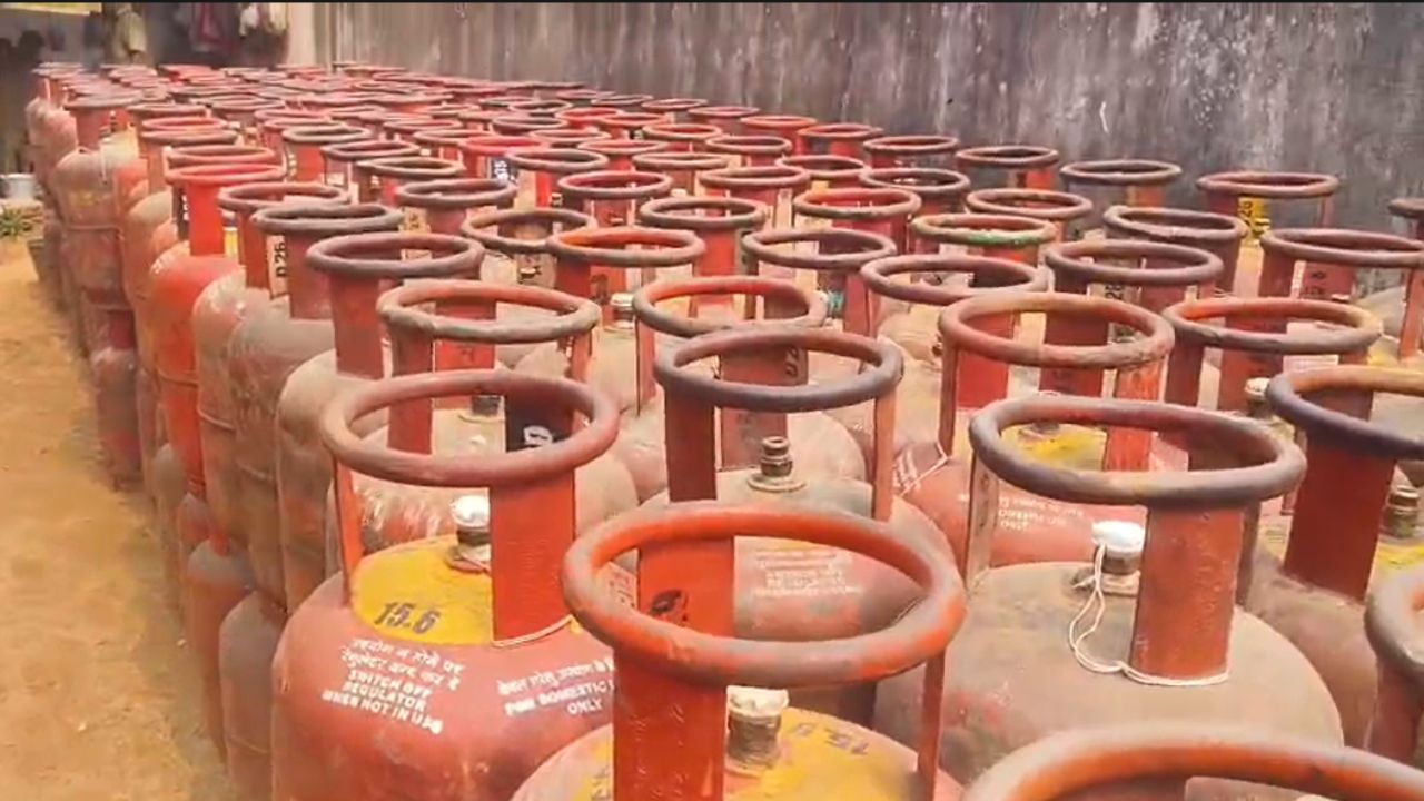 देवघर में एलपीजी संकट की आंच पहुंची रसोई तक, होटल कारोबार पर मंडराया संकट