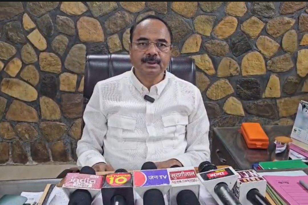 Ramnagar Crime: रामनगर में सनसनी! दुकान में कट रहा था चीतल… और जंगल में मिला बाघ का कंकाल; जानें क्या है पूरा मामला