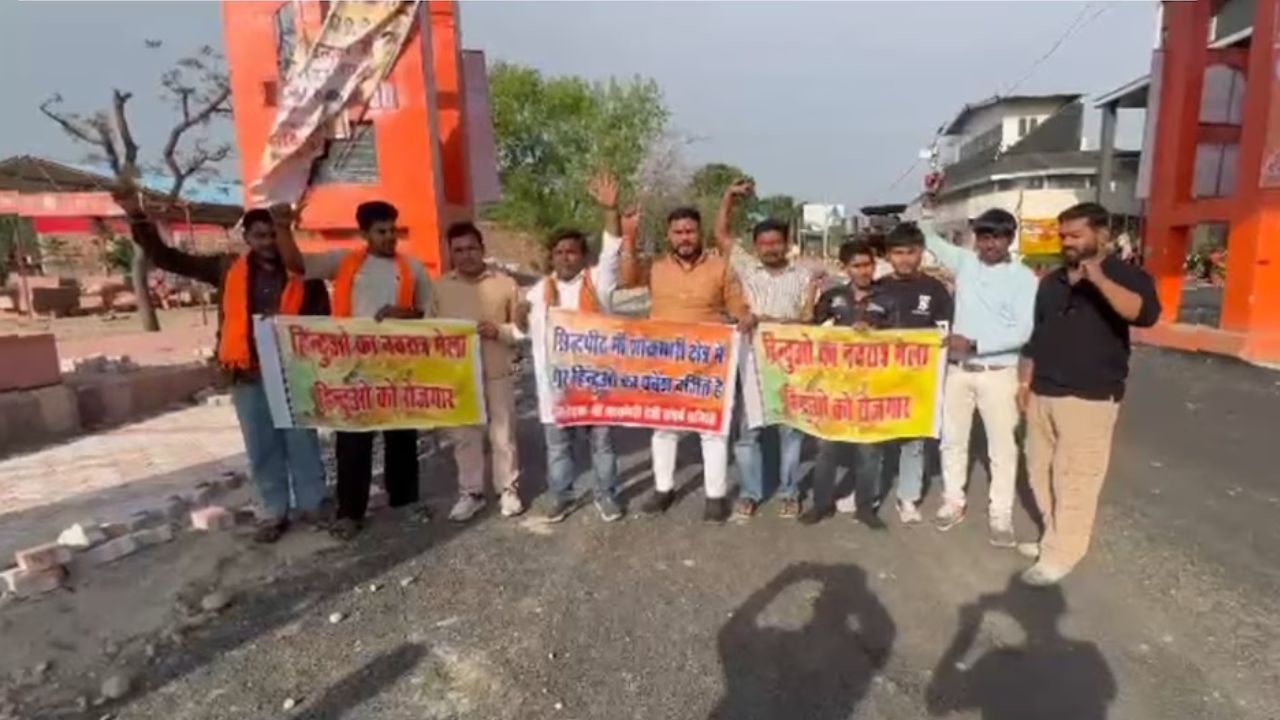 नवरात्र मेले से पहले सहारनपुर में पोस्टर विवाद, हिंदू संगठनों ने उठाई ये मांग, जानें पूरा मामला