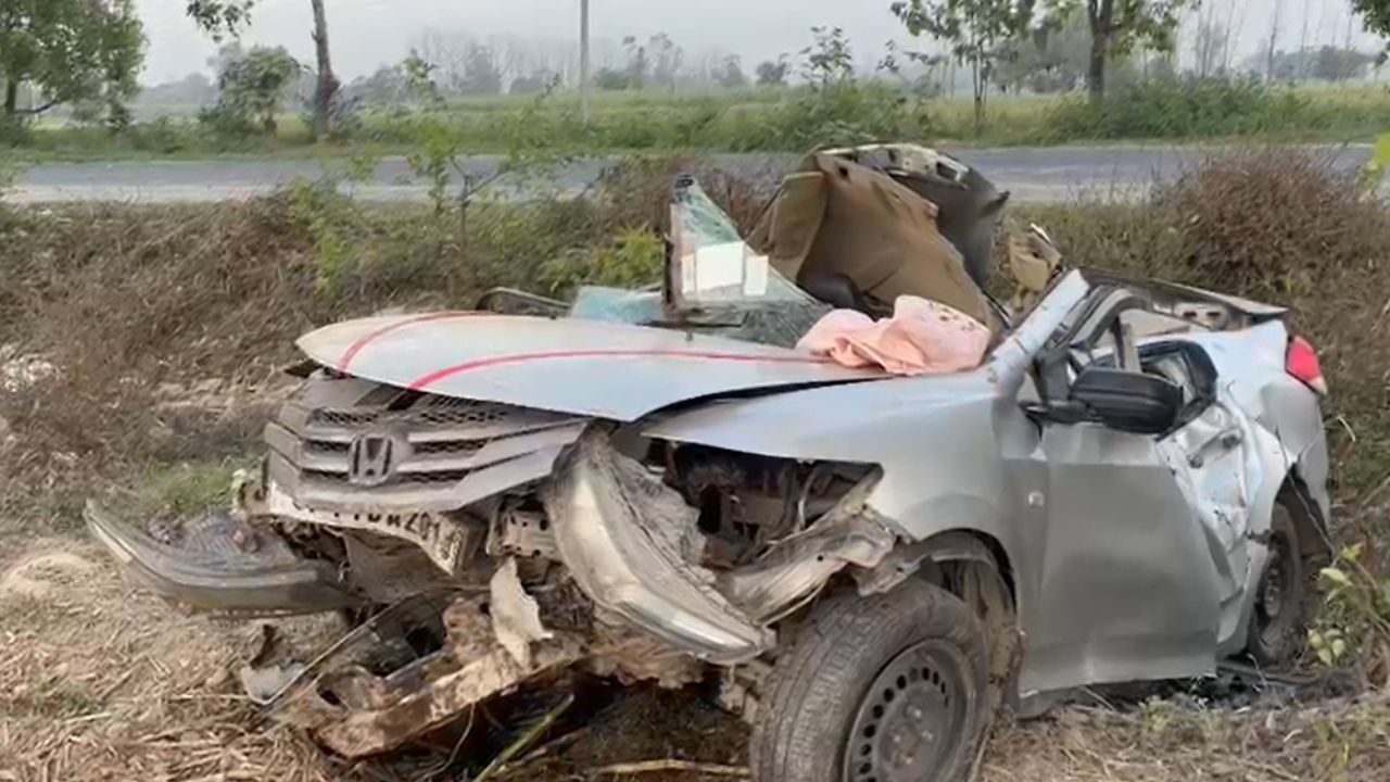 Muzaffarnagar Accident: शादी से लौट रहे थे छह दोस्त, खाई में गिरी गाड़ी, दो युवकों की दर्दनाक मौत
