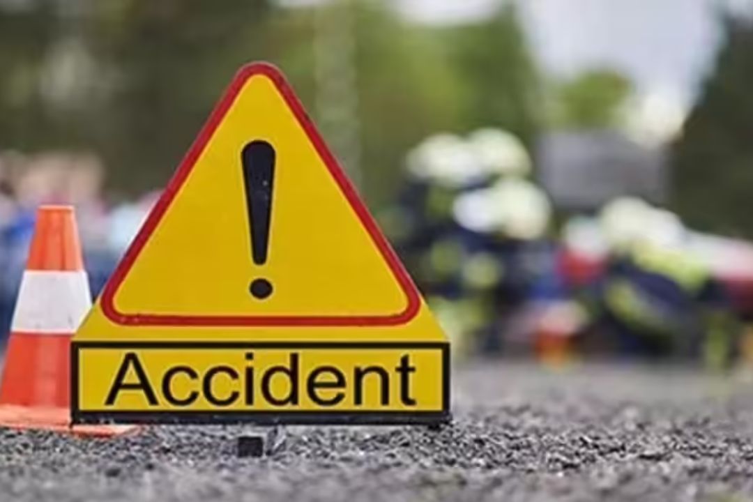 Deoria Accident: बारात से लौटते वक्त भीषण सड़क हादसा, दो युवकों की मौके पर मौत
