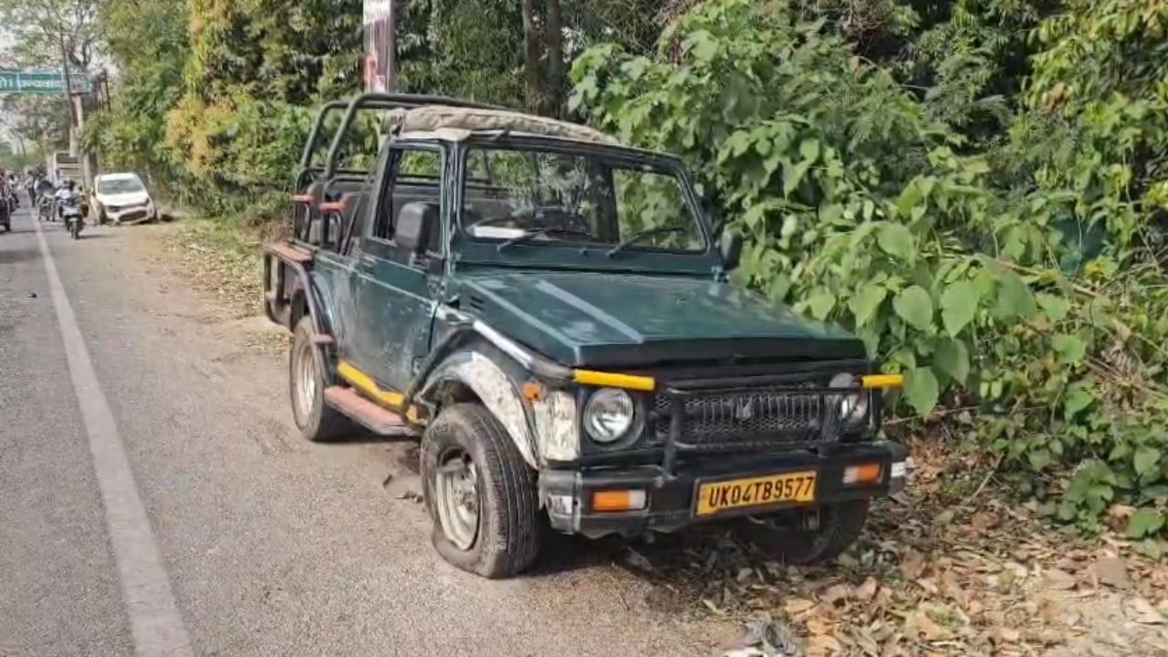 रामनगर में तेज रफ्तार का खतरनाक खेल, पहले बाइक सवार गिरे फिर जिप्सी से भिड़ी कार; जानिये पूरा मामला