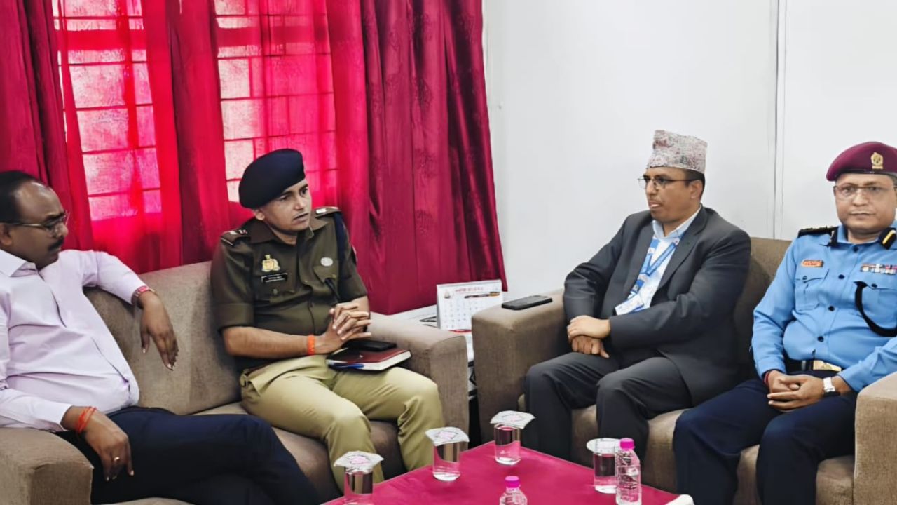 चुनाव से पहले नेपाल बॉर्डर पर हाई अलर्ट, DM-SP ने अधिकारियों संग की अहम बैठक; जानें किन विषयों पर हुई चर्चा