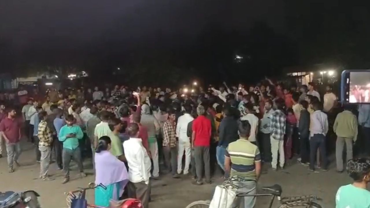 सोनभद्र में दर्दनाक हादसा, ओवरलोड ट्रक से गिरा कोयला, बाइक सवार युवक की मौत; जानें आगे की कहानी