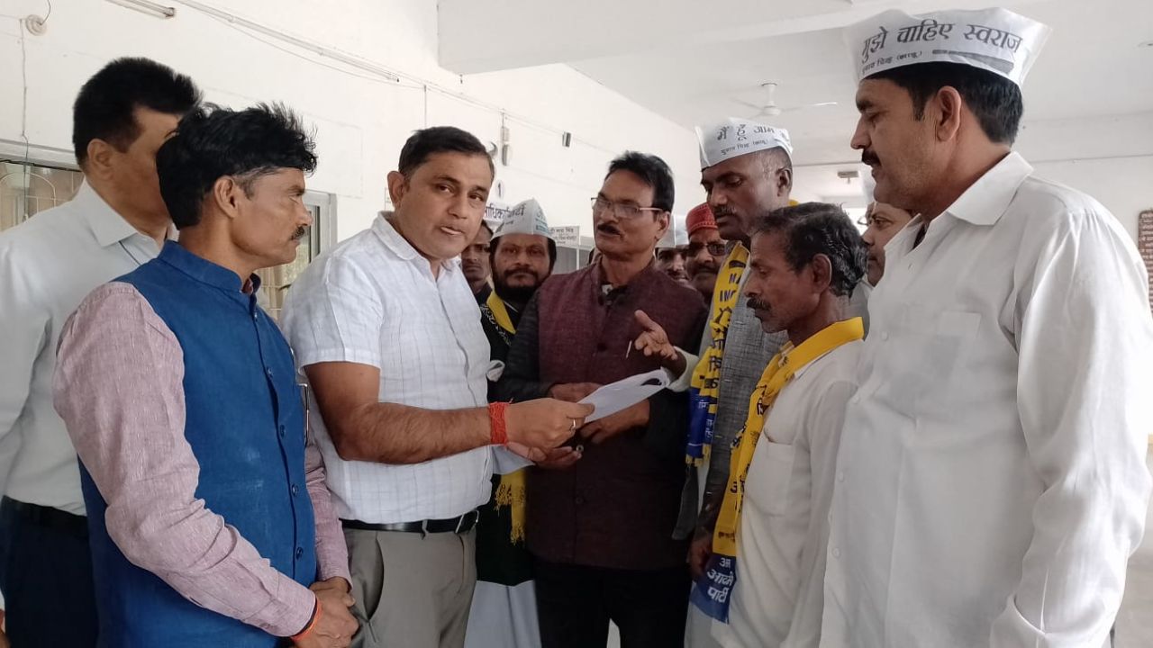 सोनभद्र में महंगाई के खिलाफ AAP का प्रदर्शन, LPG सिलेंडर की बढ़ी कीमतों पर सरकार को घेरा