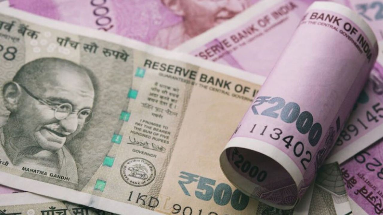 सिस्टमैटिक इन्वेस्टमेंट प्लान (SIP) कैलकुलेटर एक ऑनलाइन टूल है, जिसकी मदद से आप SIP के ज़रिए म्यूच्यूअल फंड्स में किए गए निवेश पर मिलने वाले रिटर्न की गणना कर सकते हैं। यह कैलकुलेटर, रिटर्न की एक अनुमानित दर के आधार पर आपके निवेश की भविष्य की कीमत तय करता है। सिस्टमैटिक इन्वेस्टमेंट प्लान (SIP) कैलकुलेटर एक ऑनलाइन टूल है, जिसकी मदद से आप SIP के ज़रिए म्यूच्यूअल फंड्स में किए गए निवेश पर मिलने वाले रिटर्न की गणना कर सकते हैं। यह कैलकुलेटर, रिटर्न की एक अनुमानित दर के आधार पर आपके निवेश की भविष्य की कीमत तय करता है।