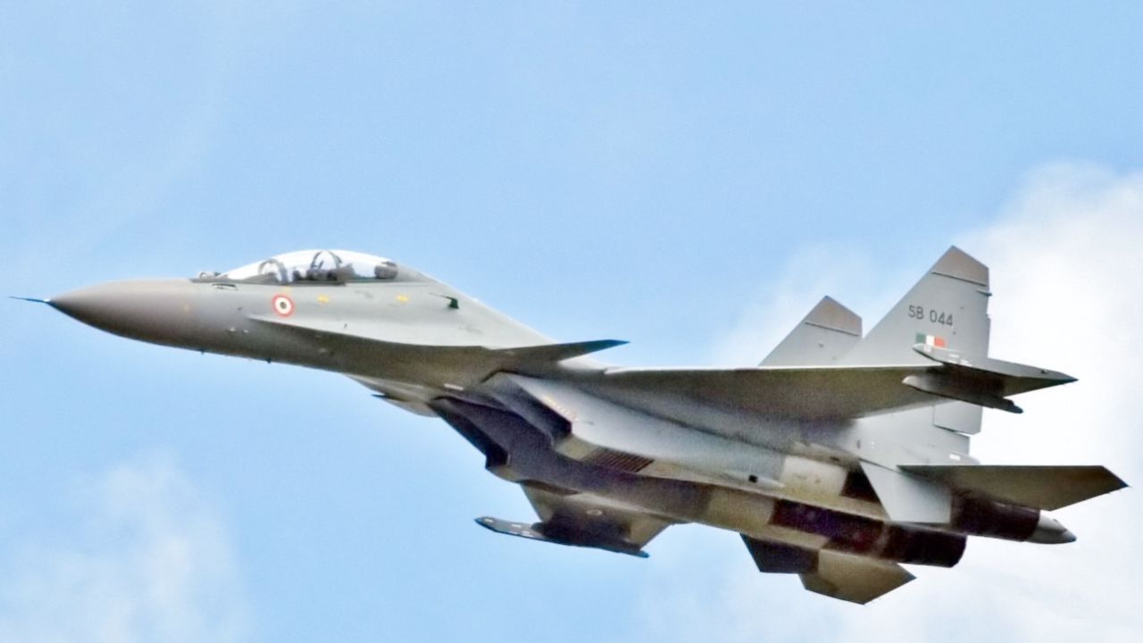 BREAKING NEWS: भारतीय वायुसेना का फाइटर विमान रडार से गायब, Su-30MKI की तलाश में जुटी फाॅर्स