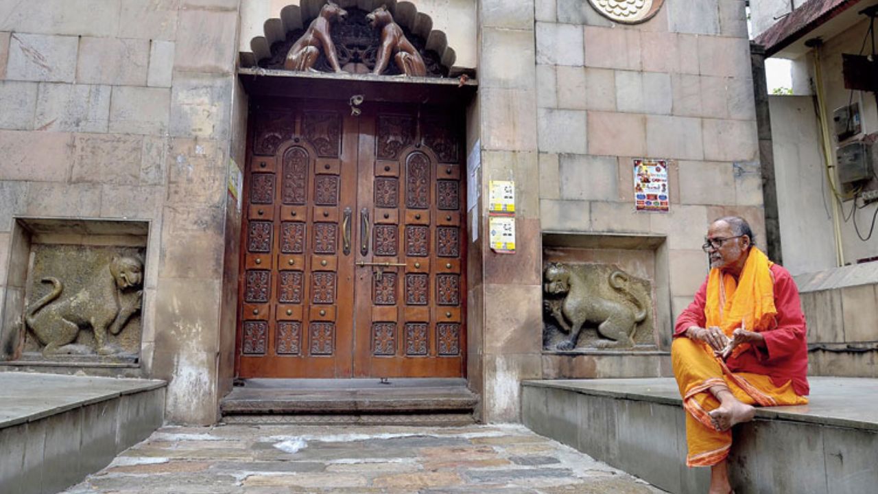 Chandra Grahan 2026: साल का पहला चंद्र ग्रहण आज, यूपी-दिल्ली के इन बड़े मंदिरों के कपाट बंद