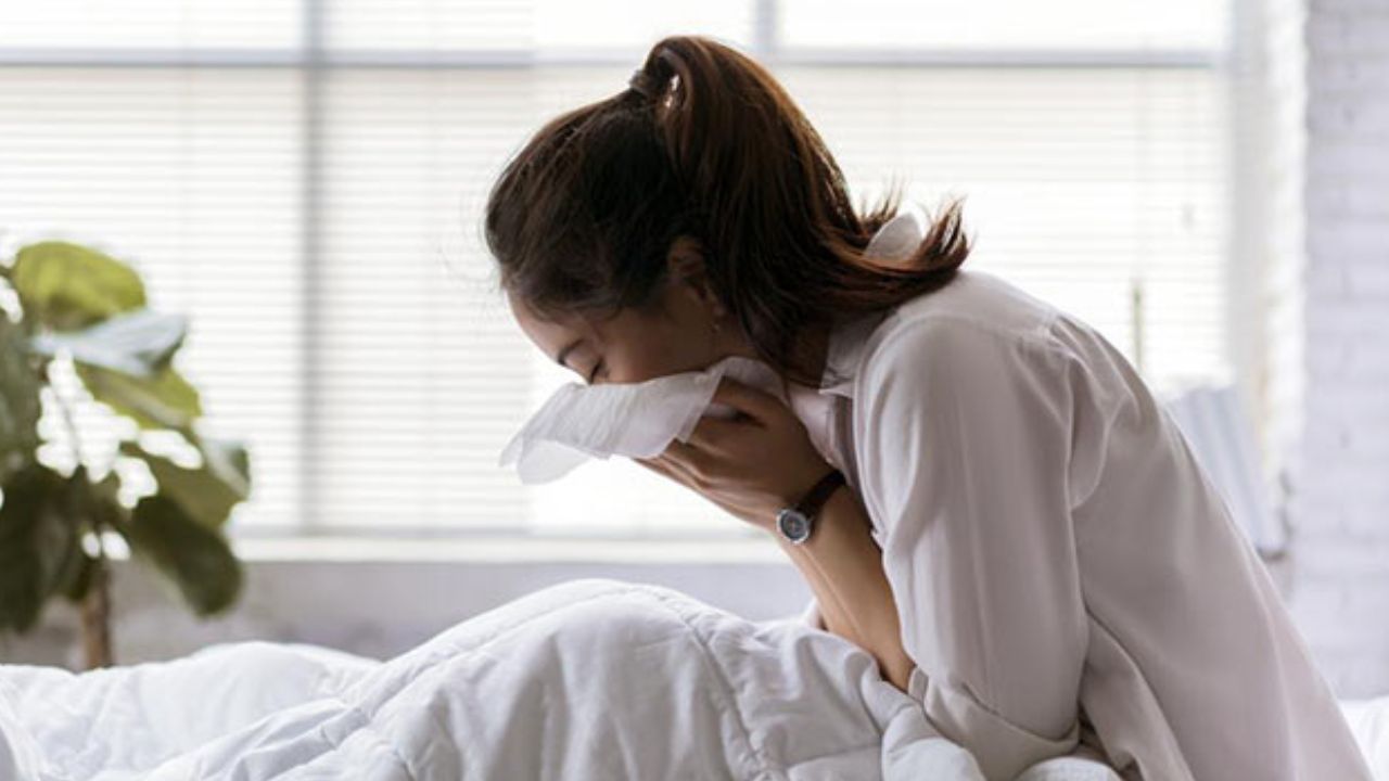 महिलाओं में टीबी का एक खास रूप फीमेल जेनिटल टीबी होता है, जो प्रजनन अंगों को प्रभावित करता है। इसके लक्षण स्पष्ट नहीं होने के कारण कई बार महिलाओं को पता ही नहीं चलता। समय पर इलाज न मिलने पर यह गंभीर रूप ले सकता है और बांझपन या अन्य प्रजनन समस्याओं का कारण बन सकता है।(फोटो सोर्स- इंटरनेट) महिलाओं में टीबी का एक खास रूप फीमेल जेनिटल टीबी होता है, जो प्रजनन अंगों को प्रभावित करता है। इसके लक्षण स्पष्ट नहीं होने के कारण कई बार महिलाओं को पता ही नहीं चलता। समय पर इलाज न मिलने पर यह गंभीर रूप ले सकता है और बांझपन या अन्य प्रजनन समस्याओं का कारण बन सकता है।(फोटो सोर्स- इंटरनेट)