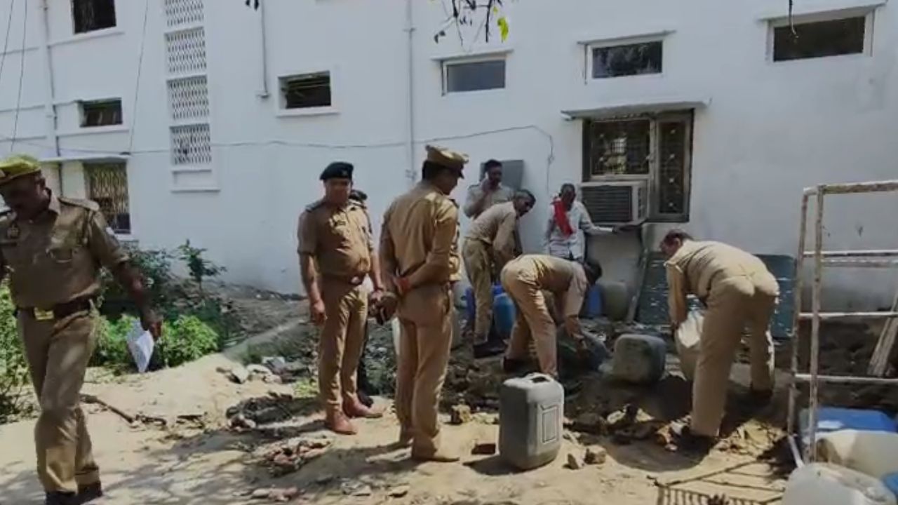 पुलिस ने नष्ट कराई लाखों की अवैध शराब, मैनपुरी में अवैध शराब के खिलाफ बड़ी कार्रवाई