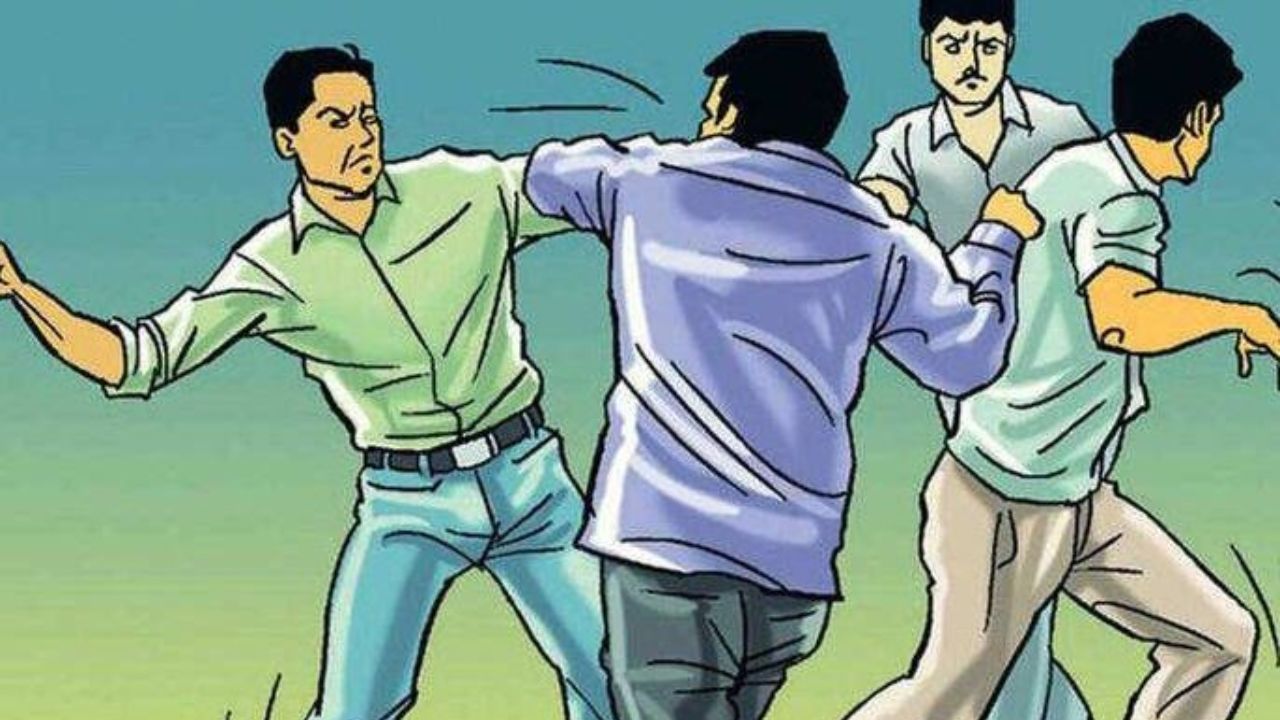 पेट्रोल पंप पर बोतल में पेट्रोल न देने पर हंगामा, बेल्ट निकालकर कर्मी से मारपीट, पुलिस ने दो युवकों को पकड़ा