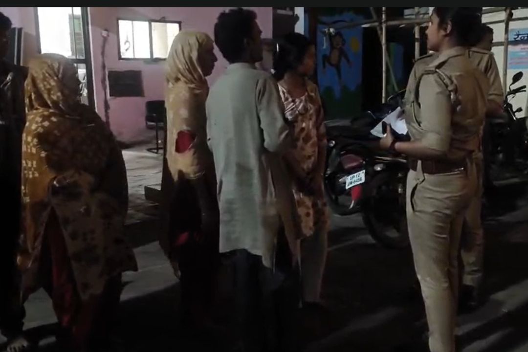 मुजफ्फरनगर में युवती का किया ये हाल, भाइयों के विरोध करने पर लाठी डंडों से किया हमला