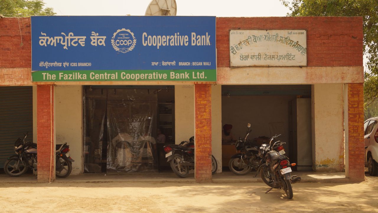 सरकारी नौकरी का सुनहरा मौका, UP में मैनेजर से लेकर क्लर्क पद तक निकली भर्ती, ऐसे करें अप्लाई