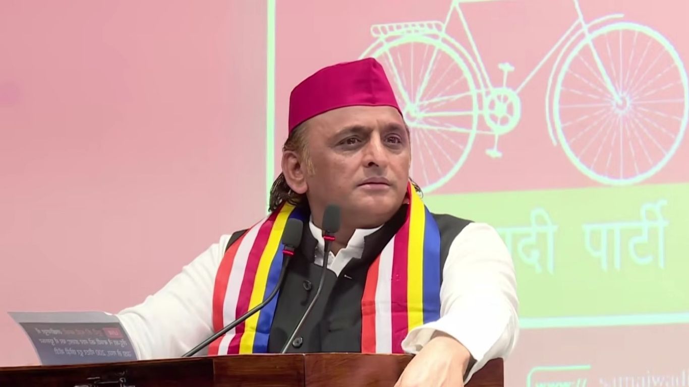 सपा प्रमुख अखिलेश यादव ने PC में किया बीजेपी पर वार, युद्ध और एलपीजी समेत कई मुद्दों पर दिया बयान; जानिये क्या बोले?