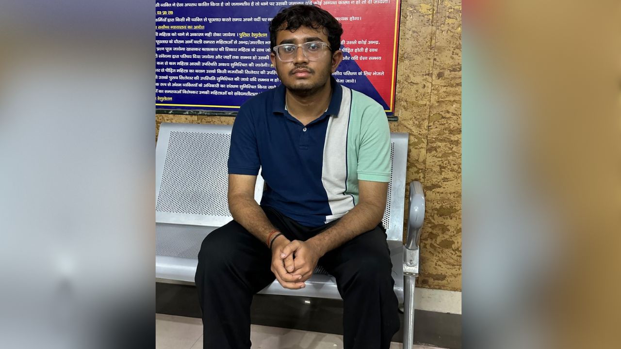 UP Police SI Exam 2026: परीक्षा में अभ्यर्थियों से ठगी करने वाले गैंग का पर्दाफाश, आरोपी गिरफ्तार