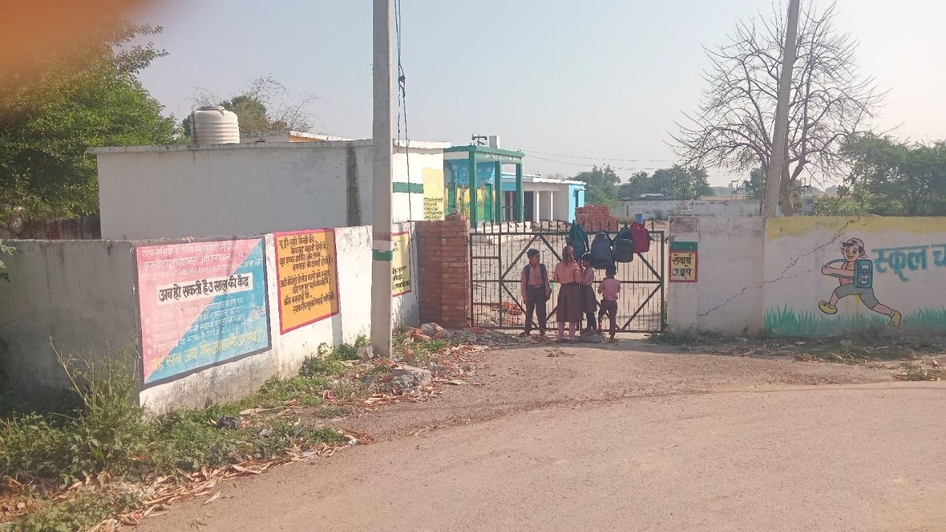Kannauj: उमर्दा ब्लॉक के इस स्कूल में ‘राम भरोसे’ है शिक्षा व्यवस्था, क्या लापरवाह शिक्षकों पर होगी कार्रवाई?