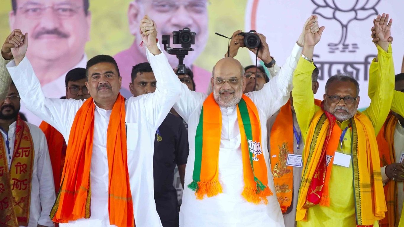 बंगाल में शाह की हुंकार: ममता सरकार के खिलाफ 14 आरोपों वाली ‘चार्जशीट’ जारी, घुसपैठ और भ्रष्टाचार पर बोला हमला