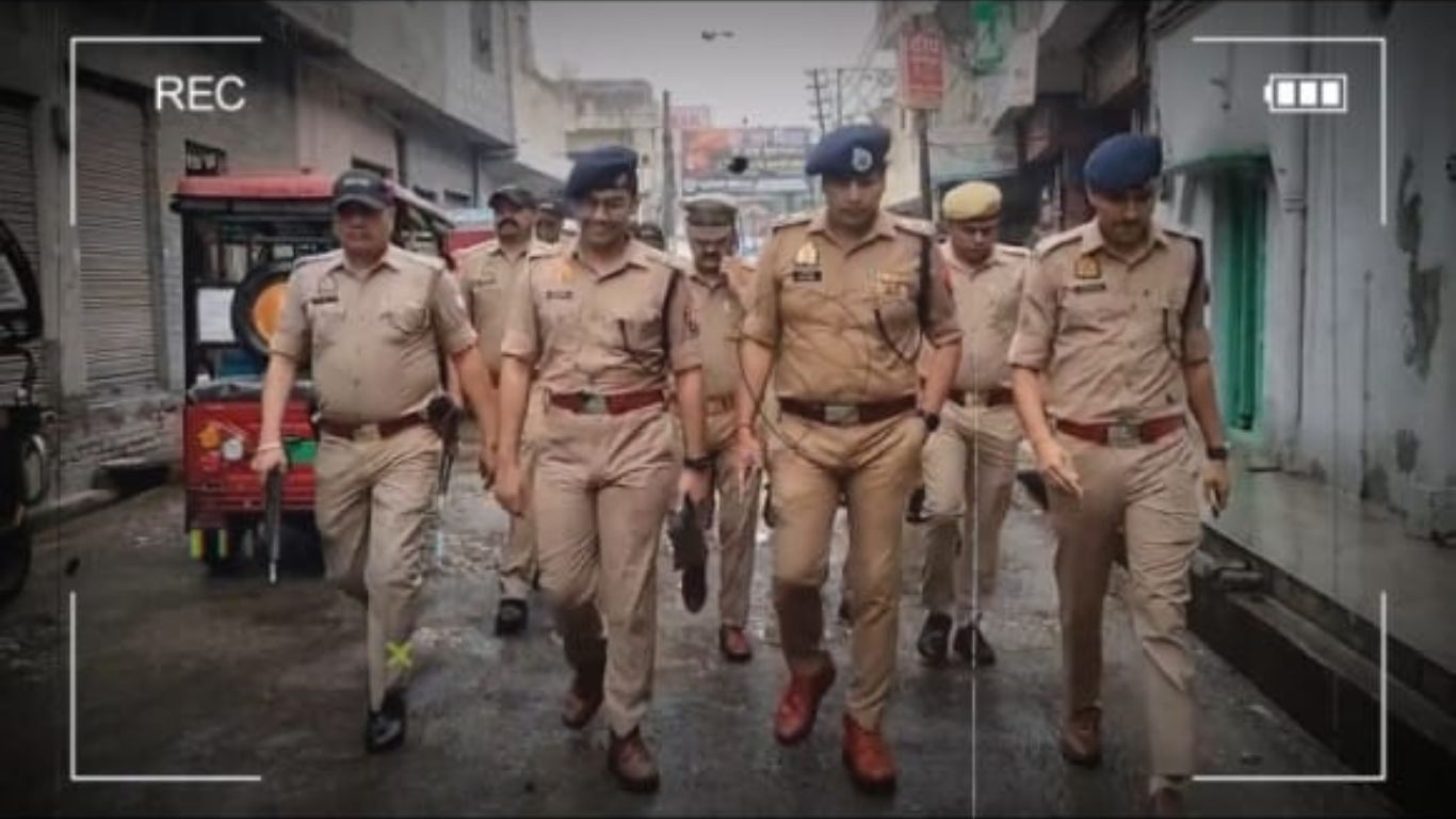 मुजफ्फरनगर: बारिश के बीच सड़क पर क्यों उतरे SSP? अलविदा जुमे पर क्यों सड़कों पर उतरी पुलिस, पढ़ें पूरी खबर