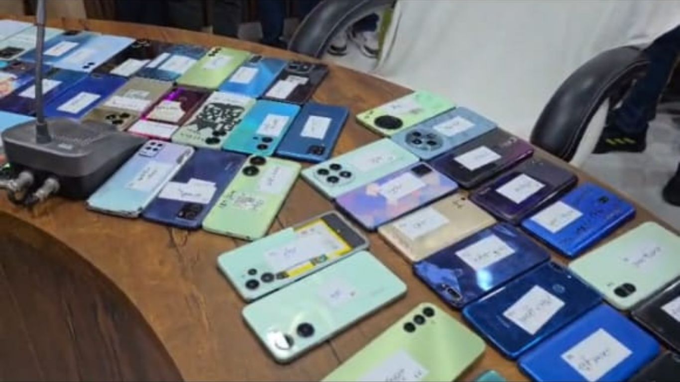 आखिर औरैया पुलिस कैसे बनी प्रदेश में नंबर 1! जानें DIG के निरीक्षण में खुले सफलता के कौन से राज, पढ़ें खबर में