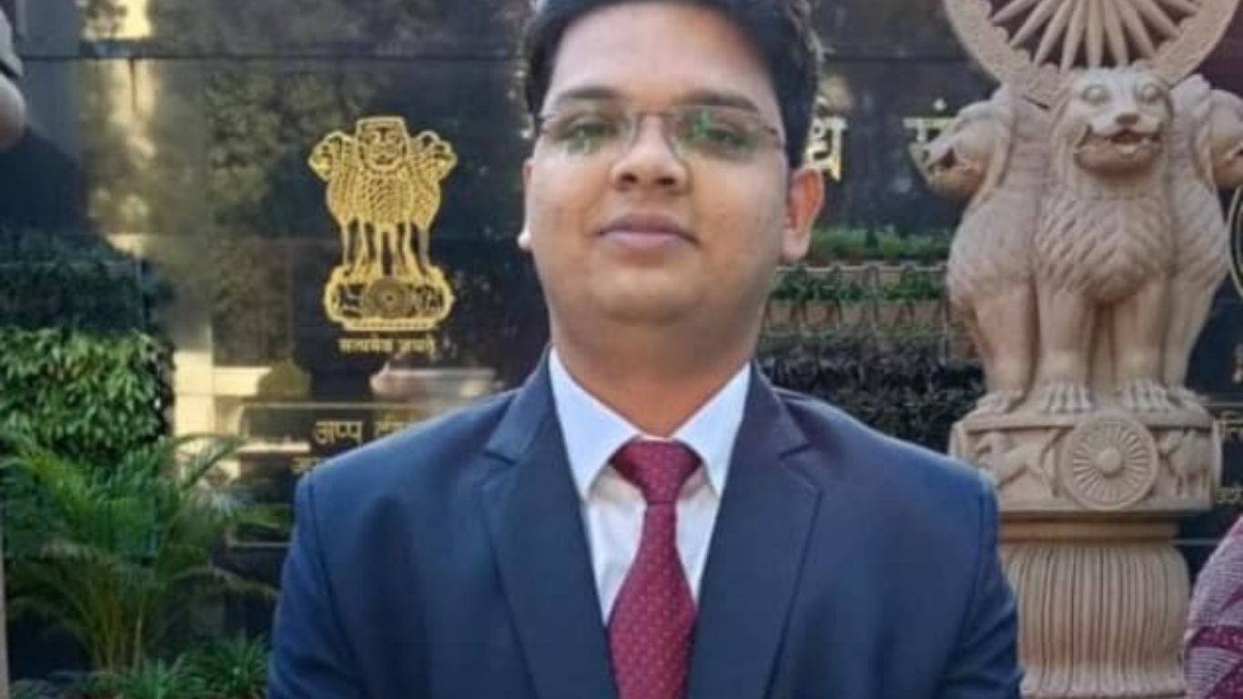 सोनभद्र के आंनद राज बने UPPCS का गौरव, अब UPSC पर नजर… जानिए उनका सक्सेस मंत्र