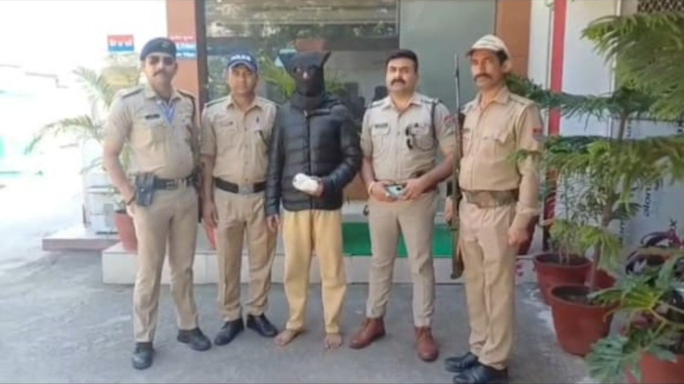 हल्द्वानी मार्ग पर हाई-वोल्टेज ड्रामा, पुलिस ने फिल्मी स्टाइल में तस्कर को दबोचा