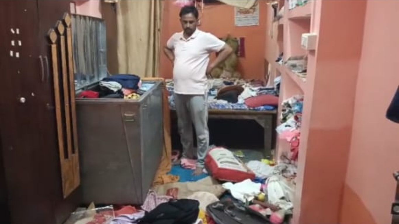 Sonbhadra: चोपन में सर्राफा व्यापारी के घर आधी रात को क्या हुआ? जानकर उड़ जाएंगे होश