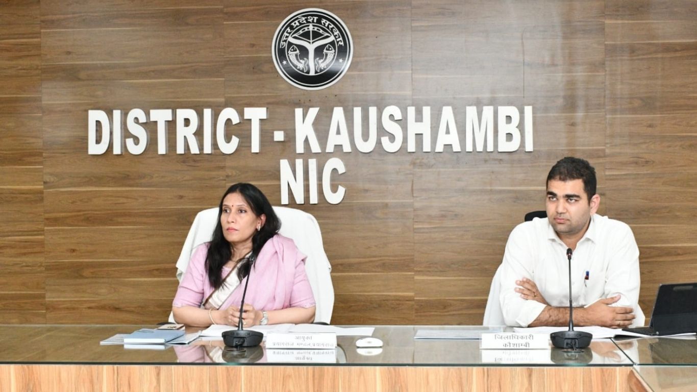 Kaushambi: मण्डलायुक्त का सख्त रुख… लंबित मामलों पर जताई नाराजगी, विभागों की कार्यशैली पर उठे सवाल