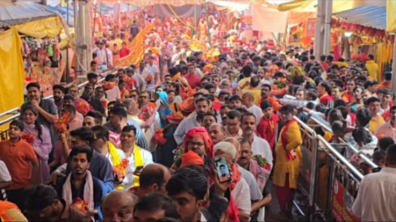 विंध्याचल धाम में महानवमी की धूम: माँ सिद्धिदात्री के दर्शन को उमड़ा जनसैलाब, जानिये क्यों खास है आज का दिन?