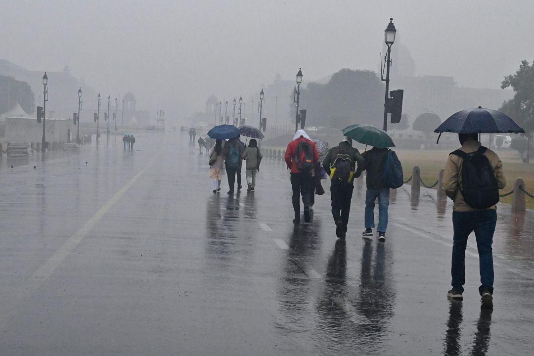 Weather Update:दिल्ली-NCR में बारिश से बदला मौसम… आंधी-तूफान का अलर्ट; जानें कब कहां बरसेंगे बादल
