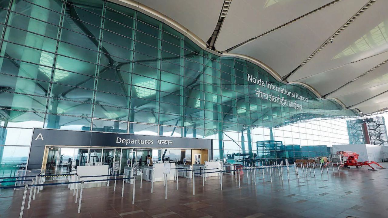 Noida International Airport: पीएम मोदी आज करेंगे नोएडा एयरपोर्ट का उद्घाटन, सुरक्षा के कड़े बंदोबस्त, जानिये खास बातें