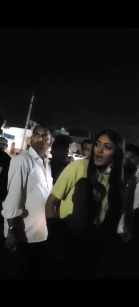 Sonbhadra Viral News: क्या शराब के नशे में दौड़ रही थी स्विफ्ट कार? अनपरा में युवती के हंगामे का वीडियो हुआ वायरल