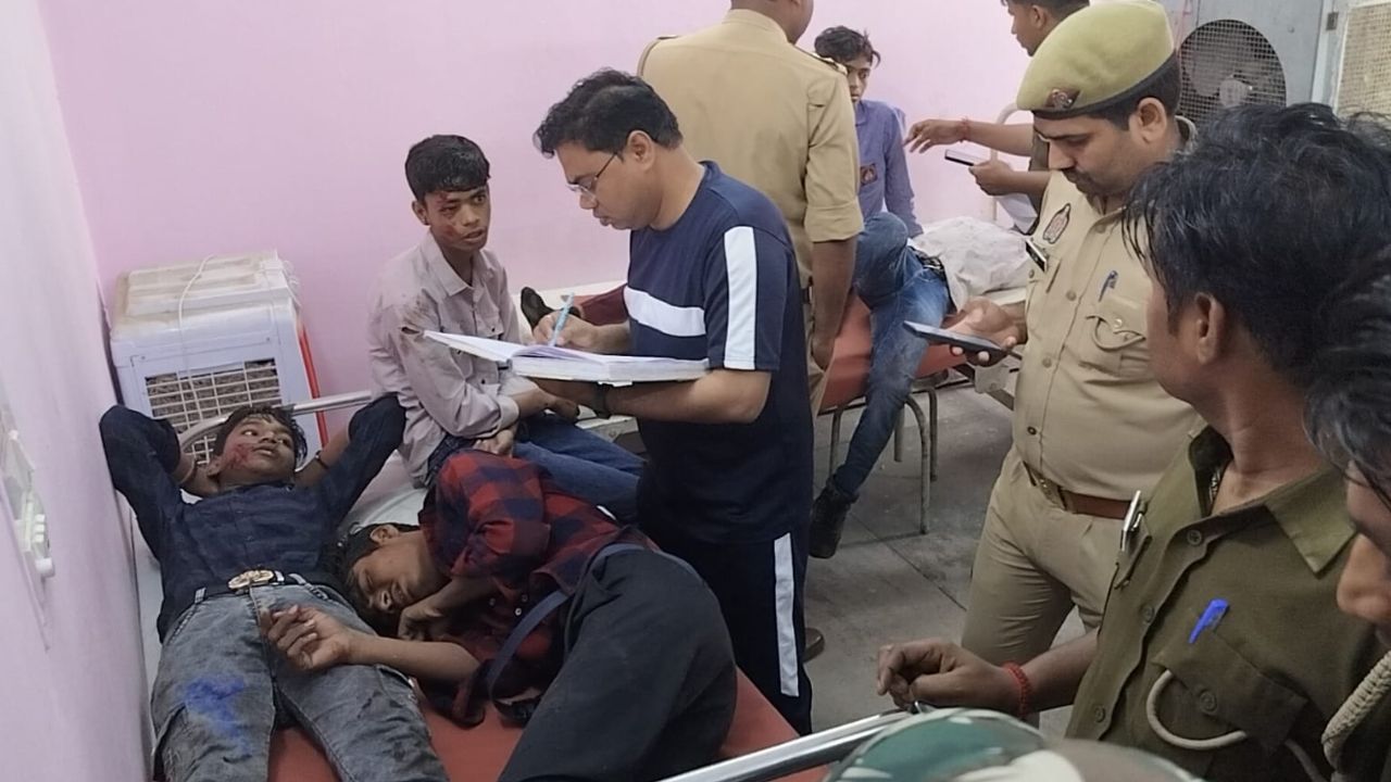 औरैया में हाईस्कूल की परीक्षा देने जा रहे सात छात्र घायल, पुलिस बनी सहारा, जानें कैसे हुई दुर्घटना