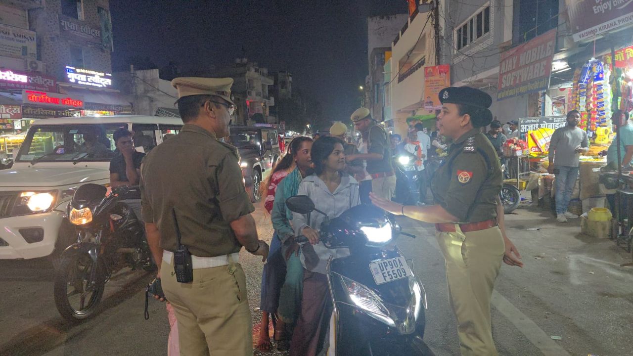 होली से पहले सख्ती! बांदा में चला वाहन चेकिंग अभियान, नियम तोड़ने वालों पर कार्रवाई