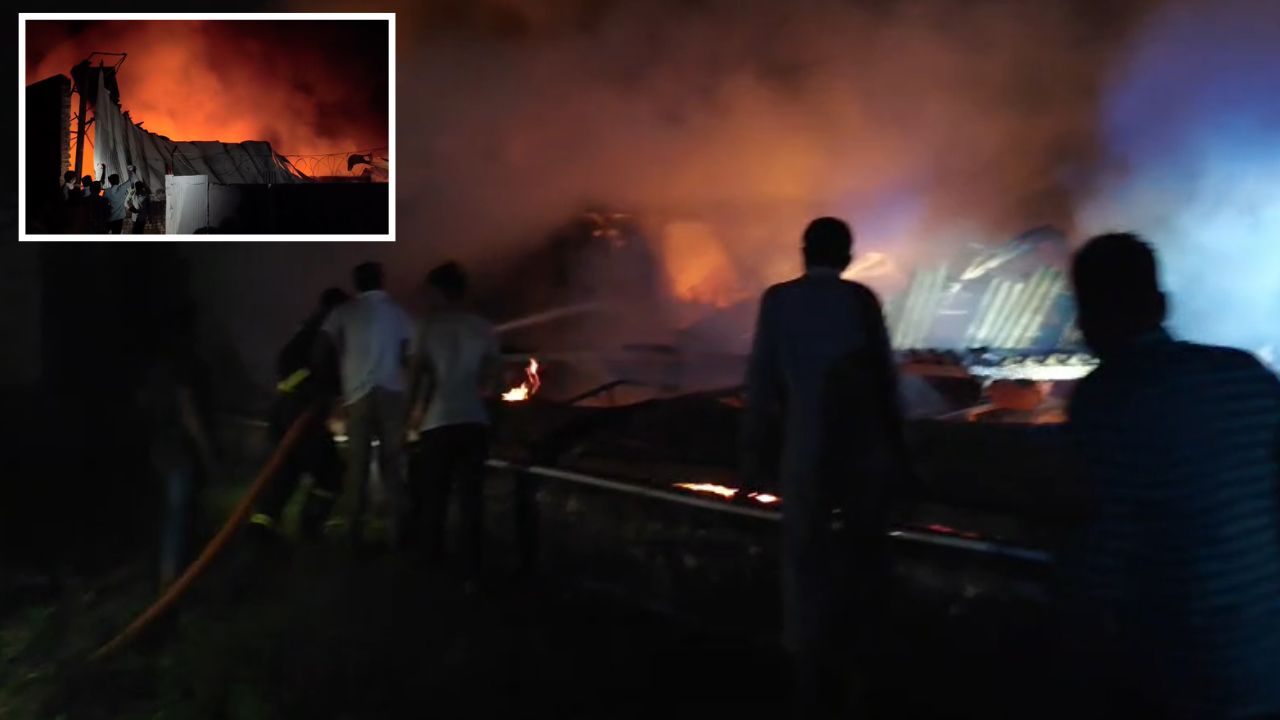 बदायूं में रातों-रात खाक हुआ करोड़ों का माॅल! आधी रात लगी भीषण आग, जानें क्या है पूरा मामला?