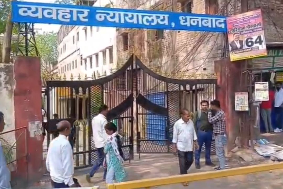 तीसरी बार वही खौफनाक खेल! धनबाद कोर्ट को फिर मिला धमकी भरा मेल, आखिर कौन है जो बार-बार दे रहा धमकी?