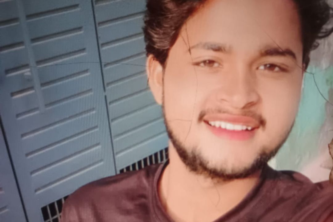 Deoria News: युवक ने फांसी लगाकर दी जान, कमरे में लटका मिला शव; परिवार में मचा कोहराम