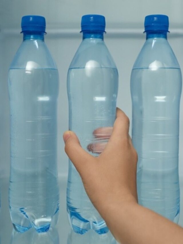 आपको अपनी पानी की बोतल कितनी बार बदलनी चाहिए?