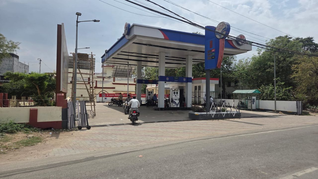 अफवाहों पर प्रशासन की सख्ती का असर: पेट्रोल पंपों से खत्म हुई भीड़, डीजल-पेट्रोल व गैस आपूर्ति सामान्य