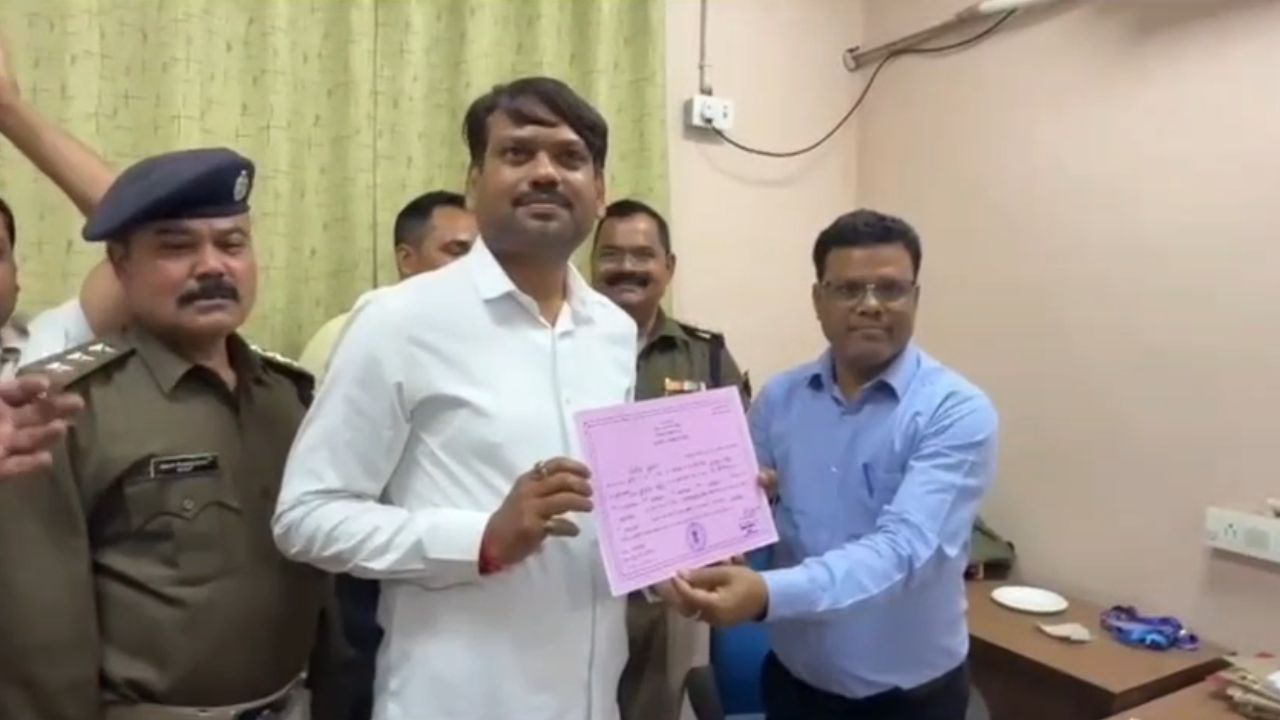 धनबाद नगर निगम चुनाव के नतीजे घोषित: भारी मतों से जीते संजीव सिंह, समर्थकों में खुशी का माहौल