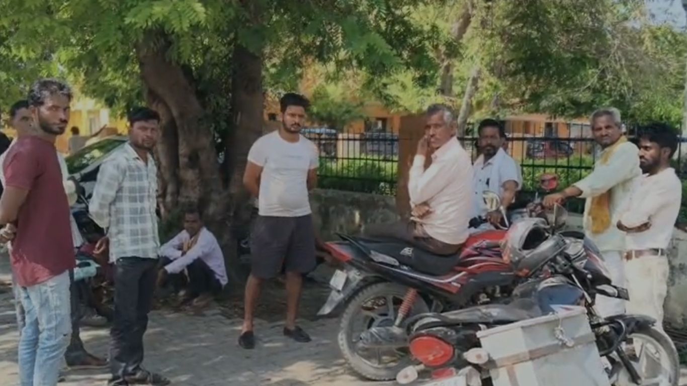 मैनपुरी में युवक की चाकू से गोदकर हत्या, खाली प्लॉट में मिला शव; क्षेत्र में दहशत का माहौल