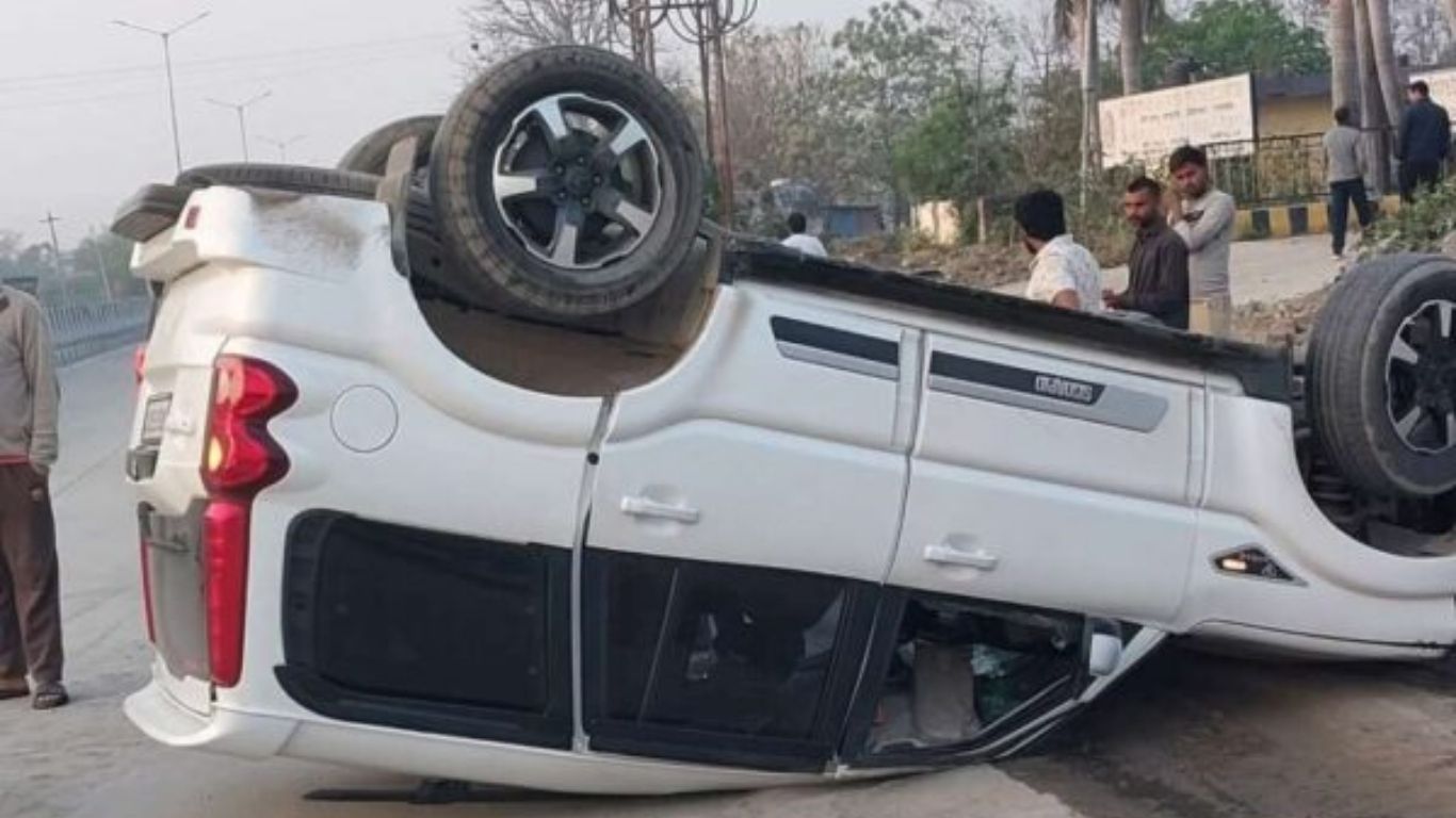 तेज रफ्तार का कहर: हल्द्वानी हाईवे पर स्कॉर्पियो पलटी, कई लोग घायल