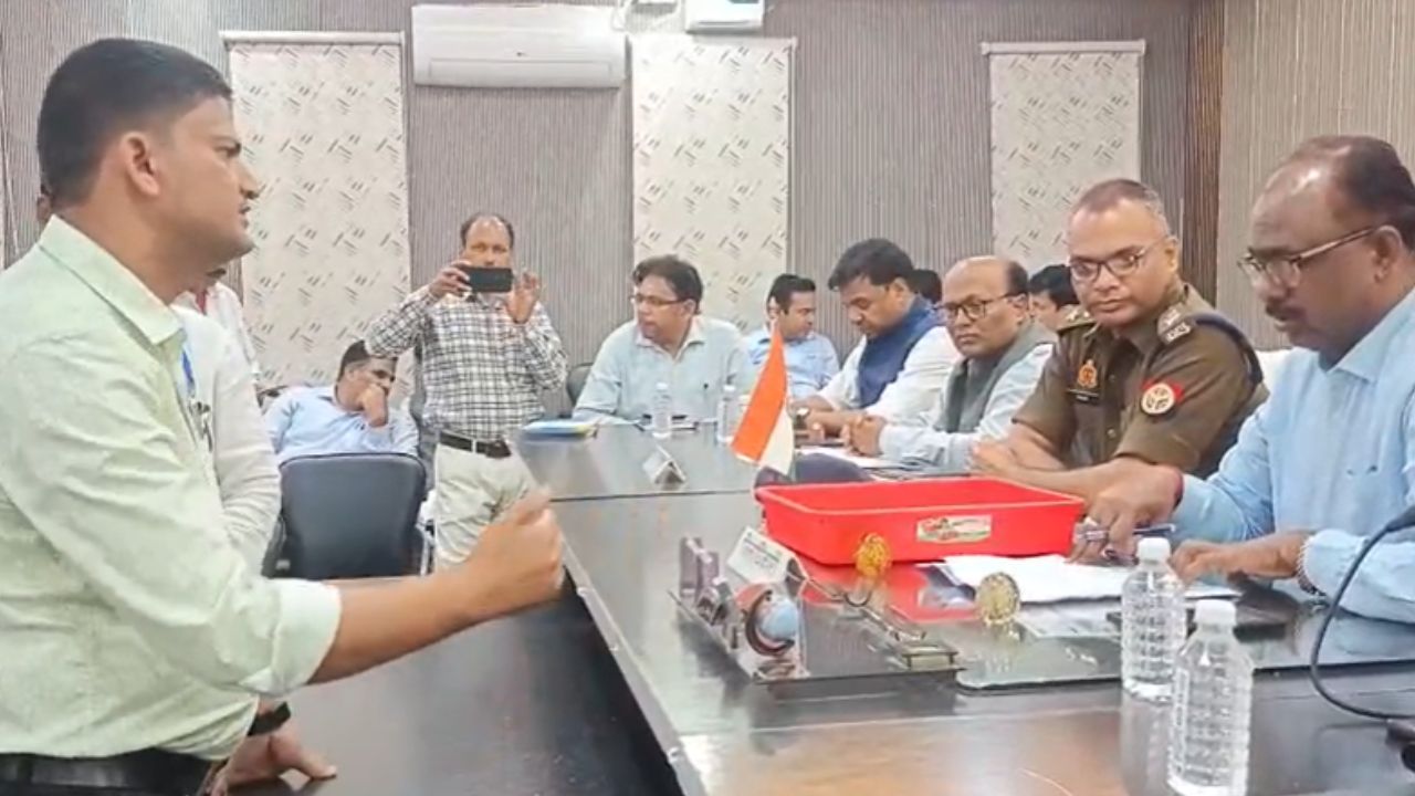 महराजगंज में जन सुनवाई: नाबालिक अपहरण से लेकर अवैध कब्जे तक का मामला, जानिए क्या बोले डीएम