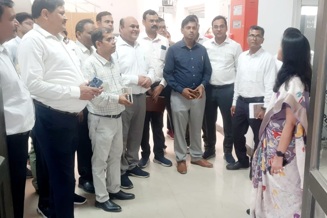 Gorakhpur: जब अचानक पहुंचीं सचिव रोशन जैकब… गोरखपुर लैब में बढ़ी हलचल