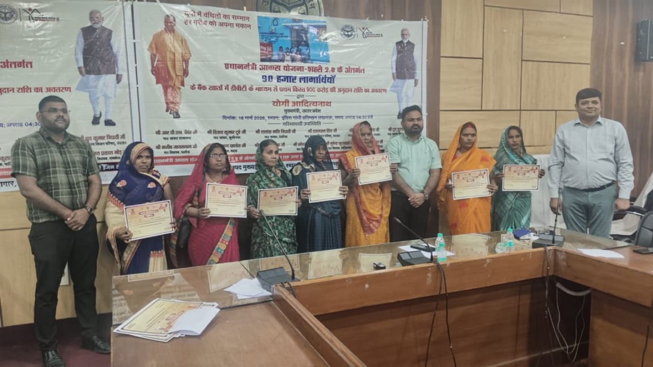 कुशीनगर में 900 करोड़ का ट्रांसफर: मुख्यमंत्री ने सीधे लखनऊ से भिजवाए पैसे; जानें 90 हजार लोगों को क्यों मिला फायदा?