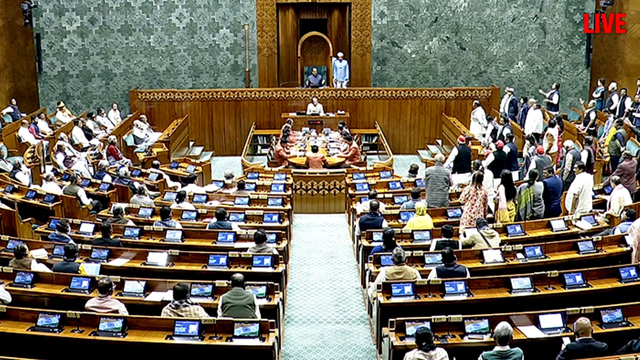 Parliament Budget Session Live: लोकसभा में विपक्ष का हंगामा, निशिकांत दुबे ने कृषि मंत्री से पूछा बड़ा सवाल, जानिये ताजा अपडेट