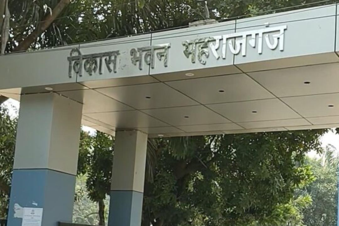 सरकारी दफ्तर में ‘असलहे ’ के साथ घुसा बर्खास्त कर्मचारी! अधिकारी पर जानलेवा हमला, परिसर में मची अफरा-तफरी