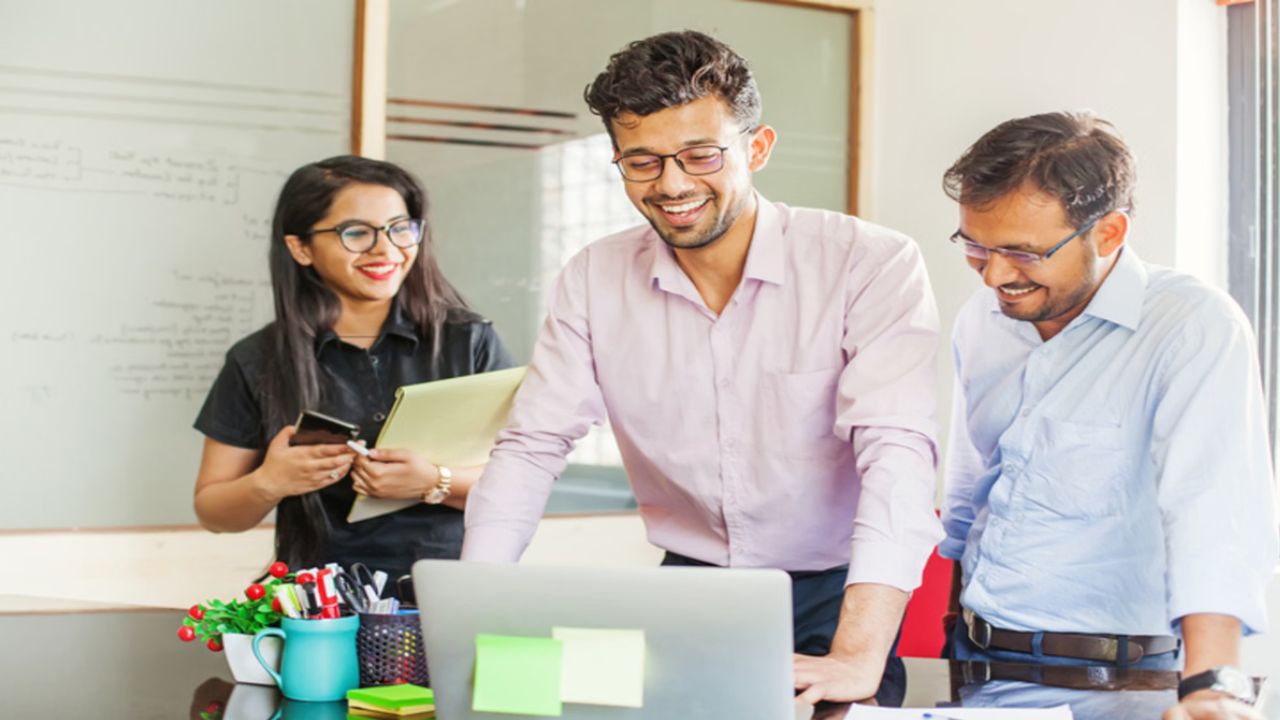 Job Alert: युवाओं के लिए खुशखबरी, उत्तर प्रदेश में एक लाख युवाओं को मिलेगी ट्रेनिंग, यहां पढ़ें काम की खबर