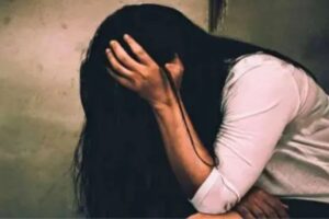 Crime: विद्यालय में शिक्षिका का उत्पीड़न, प्रधान पति पर लगा ये गंभीर आरोप