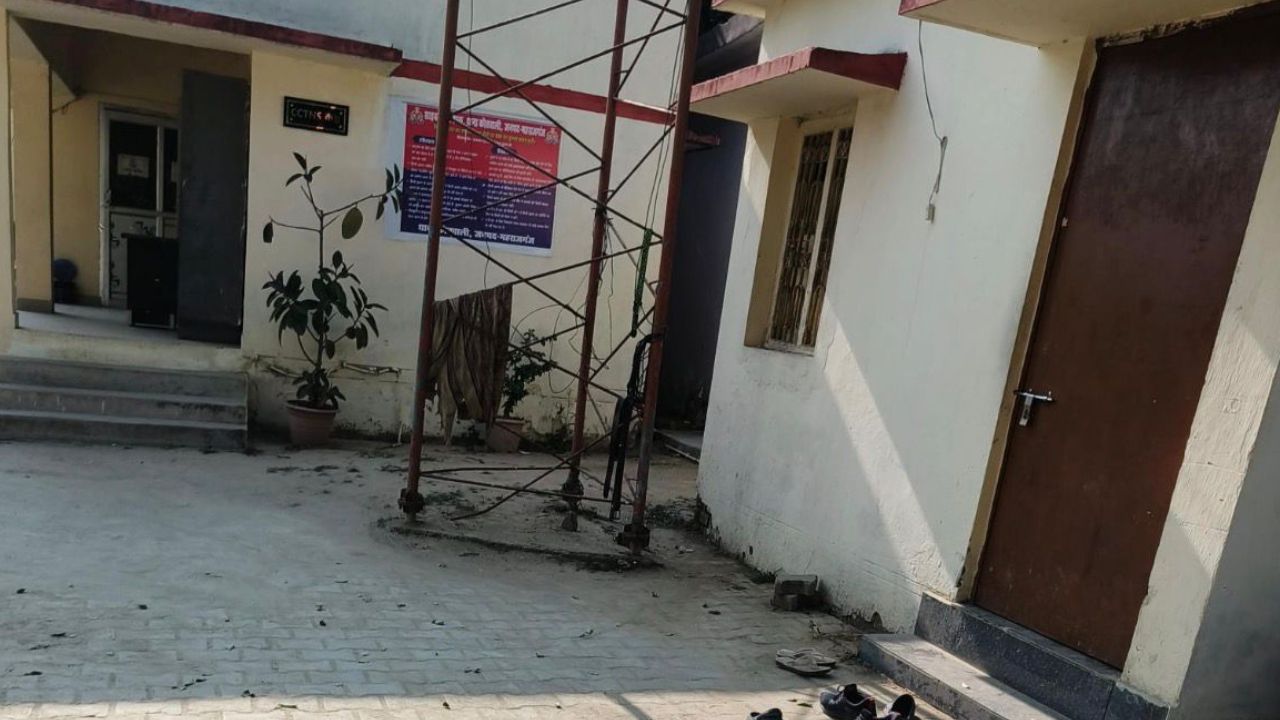 महराजगंज: जुआ सरगना पर पुलिस छापा, गिरफ्तारी के बाद रहस्यमय तरीके से छोड़े जाने पर उठे सवाल